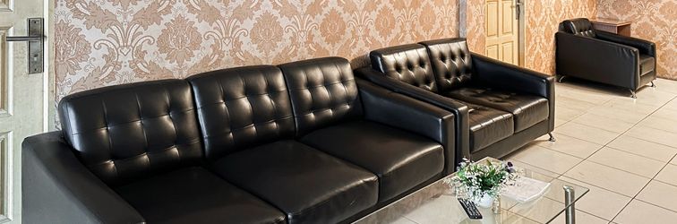 Lobby RedDoorz near RS Columbia Asia Aksara Medan