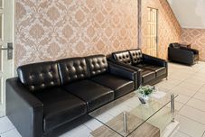 Lobby RedDoorz near RS Columbia Asia Aksara Medan