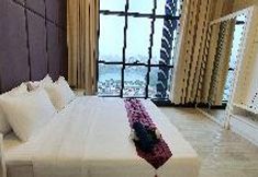 Others 3 M City Duplex with KLCC Lake View, infinity pool