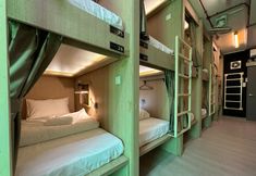 Lain-lain 7 The Room Capsule Hotel