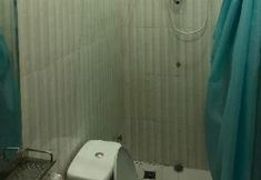 기타 2 Floozys Hotel, Bar and Grill