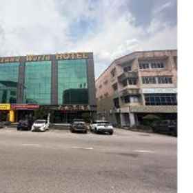 Exterior view 1 Capital O 91074 Grand World Hotel , OCBC Bank | Taman Molek Hotels