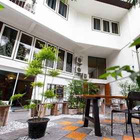 Home 16   1 Home 16  , 수쿰빗 호텔