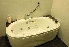 อื่นๆ 5 Eight Days Boutique Hotel - Mount Austin