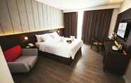 Others 6 Golden Tulip Essential Pontianak