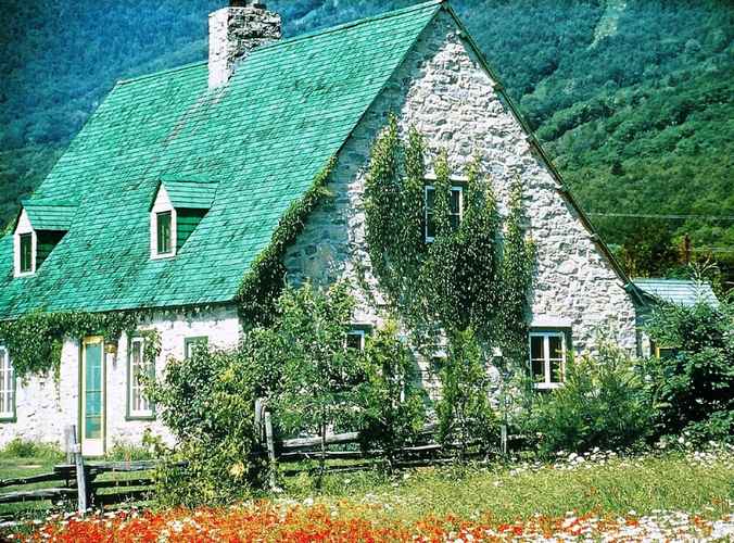 Wallpaper Une Grande Maison De Chalets Village Au Mont Sainte Anne In Saint For Android Free