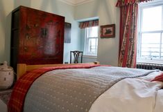 Others 5 2 Bedroom West End Flat Sleeps 4