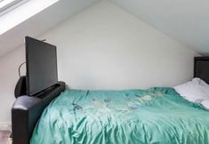 Others 5 Plush Holiday Home in Slough Near Windsor Castle