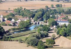 Others 4 Commarin, Individual House 170m2, Big Enclosed Garden, 10 Persons in 5 Bedrooms