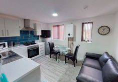 Others 2 Contemporary Apartment in Worcester Near Worcester Cathedral