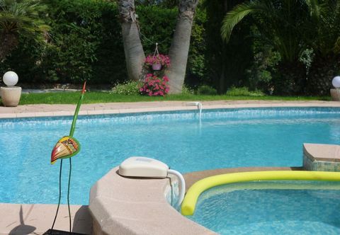 Others Spacious Villa at Saint-raphael With Jacuzzi