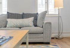 Others 2 Bright 1 Bedroom Flat In Piccadilly Circus