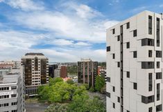 Others 6 QV Brand New in the City - 889