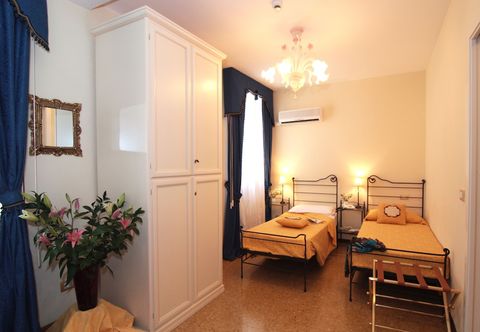 Others Cariccio Guest House, in the Historic Center of Venice