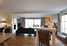 Others 4 Spacious Holiday Home in Middelkerke With Jacuzzi
