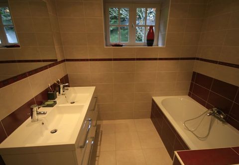 Others Beautiful Holiday Home in Baye With Private Swimming Pool