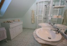 Others 2 Chic Villa in Moëlan-sur-mer With Swimming Pool