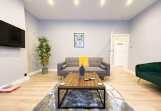Others 4 Striking & Elegant 2BR Flat - Free Street Parking