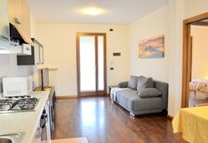 Khác 4 In a Quiet Area and not far From the Lake, Balconies Overlooking the Vineyards