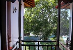 Others 6 The Villa has 6 Bedrooms, 1 Bathroom, a Flat-screen Tv With Satellite Channels,