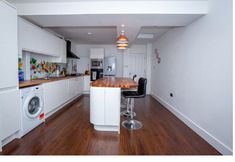 Others 3 Spacious Home for Groups With Parking