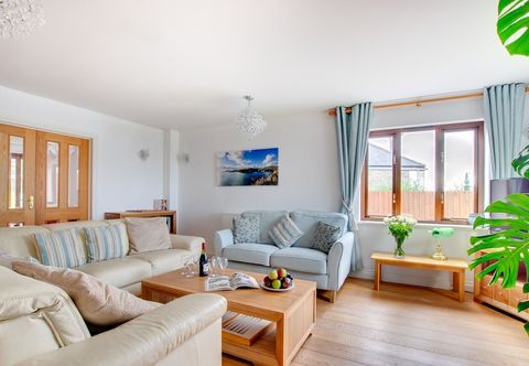 Others Comfortable, Bright Holiday Home With Private Garden in the South of Cornwall