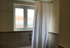 Others 4 Impeccable 1-bed Apartment in Reading