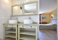 Others 2 Spacious Villa in Vaison-la-romaine With Swimming Pool