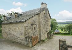 Others 4 Rustic Holiday Home in Saint-geniez-d'olt With a Garden