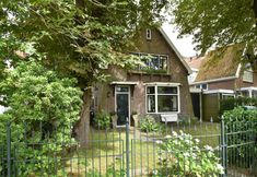 Others 3 Family Home With Lush Garden and Games Room in the Heart of Artists' Town Bergen