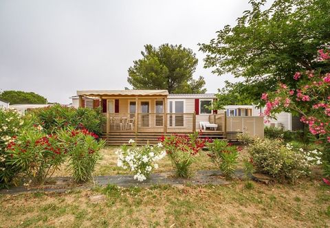 Others Graceful Mobile Home in Canet-en-roussillon With Pool