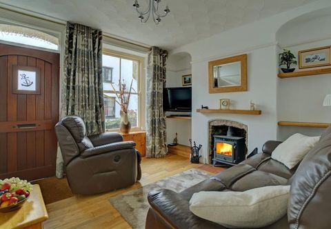 Others Nice Holiday Home in the Beautiful, Hilly Looe, Near the Sandy Beach