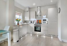 Others 5 Greenwich Court - Modern Windsor 1 bed flat, with gated allocated parking.