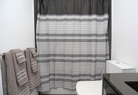 Others Marvelous 2 Bdrm in Downtown Toronto
