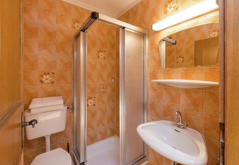 Others Modern Apartment in Hollersbach im Pinzgau With Balcony