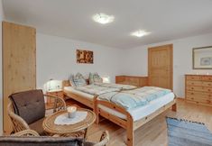 Others 4 Warm Holiday Home in Sankt Peter am Kammersberg With Terrace