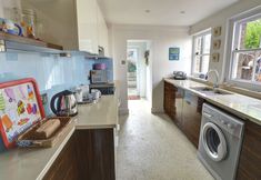 อื่นๆ 2 Spacious Home With sea Theme Directly Situated at the sea in Broadstairs