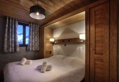 Others 7 Cozy Apartment With Balcony Located in the Lively Arc 2000