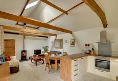 Others 4 Charming Holiday Home in Faversham With Garden