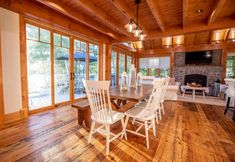 Others 7 Seabreeze on Lake of Bays Fabulous Sunsets at a Brand new Cottage!