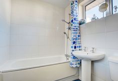 Others 6 Modish Holiday Home in Swanage With Garden