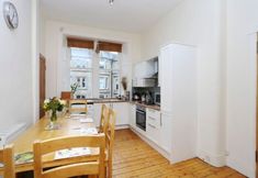 Others 5 Traditional Scottish Flat with Fireplace