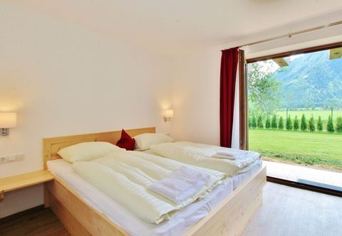 Lain-lain Cozy Apartment in Neukirchen am Großvenediger With Parking