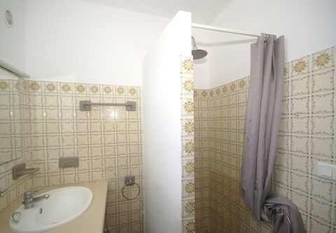 Others Cosy Holiday Home With Swimming Pool in Stunning Location Near the Beaches!