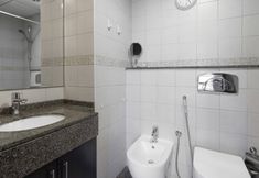 Others 4 Sunny Apartment in Marina With a View Ideal Location