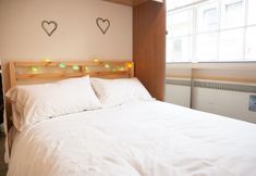 Others 2 1 Bedroom Apartment in Central Bristol
