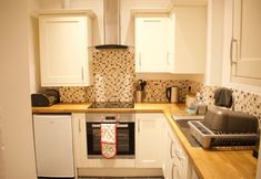 Others 7 Bright 3 Bedroom Central Apartment