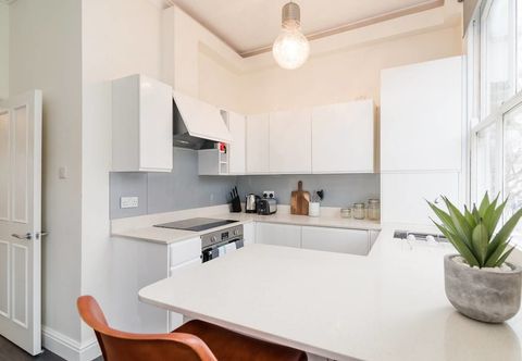 Others Modern 2BR Home in West London!