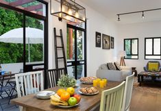 Others 4 Hip 2BR in Reines by HolyGuest