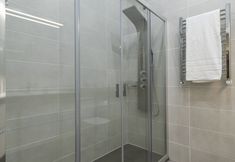 Others 6 Downtown by Forever Rentals Superior Apartment With 2 Bedrooms. Parking and Wifi
